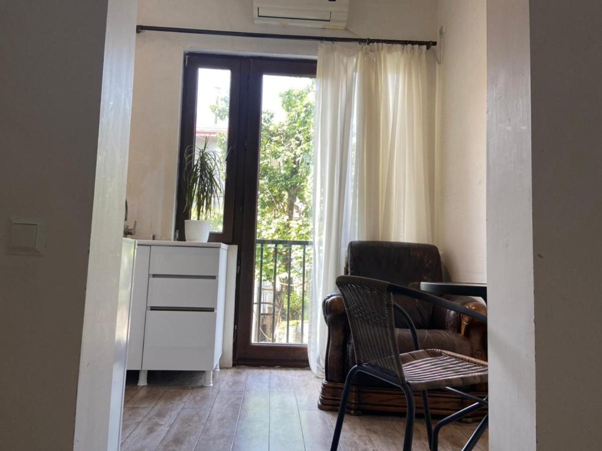 Gulnasi'S Guesthouse Батумі Екстер'єр фото