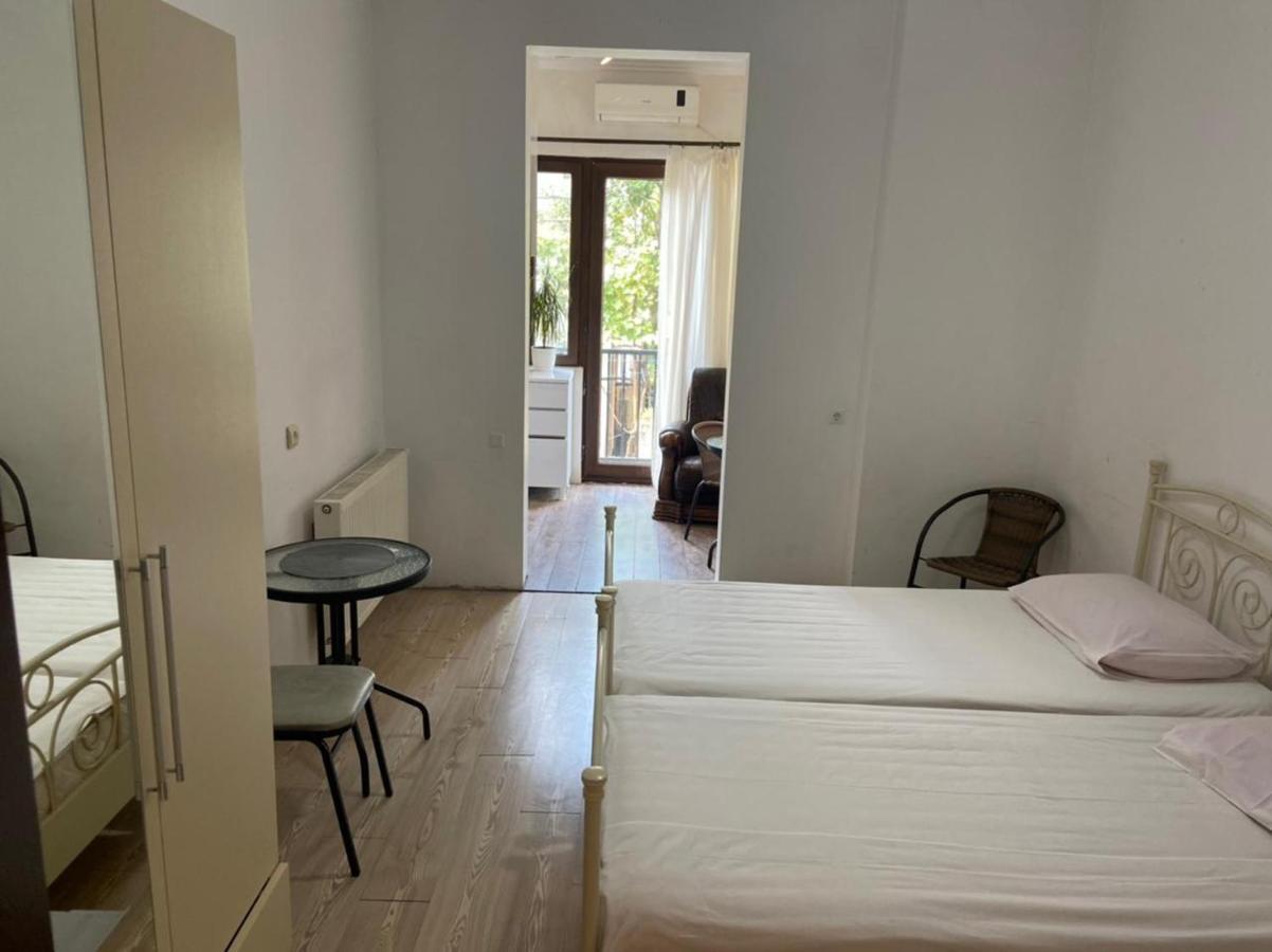 Gulnasi'S Guesthouse Батумі Екстер'єр фото