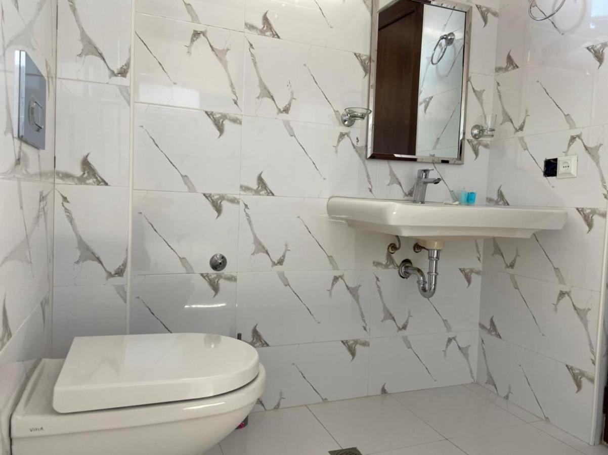 Gulnasi'S Guesthouse Батумі Екстер'єр фото
