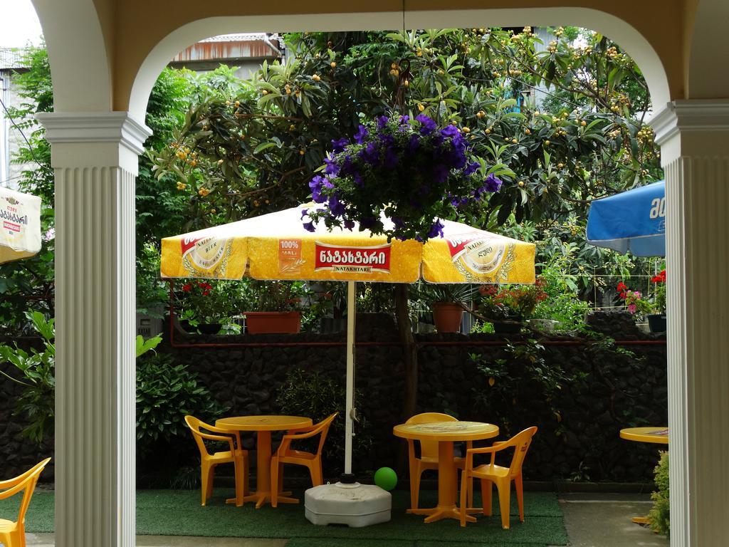 Gulnasi'S Guesthouse Батумі Екстер'єр фото