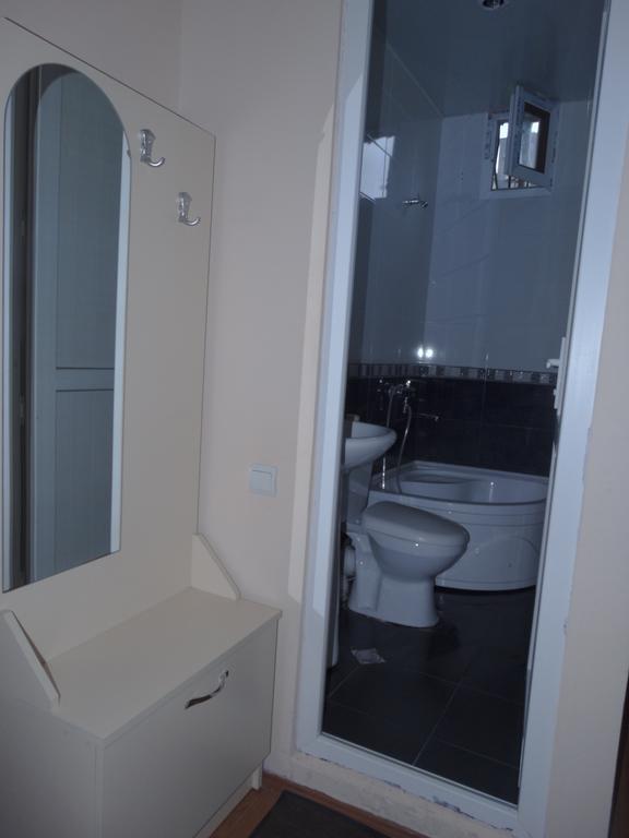 Gulnasi'S Guesthouse Батумі Екстер'єр фото