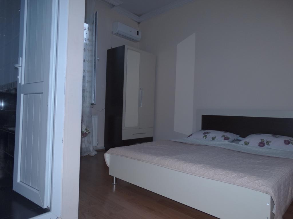 Gulnasi'S Guesthouse Батумі Екстер'єр фото