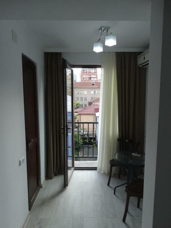 Gulnasi'S Guesthouse Батумі Екстер'єр фото