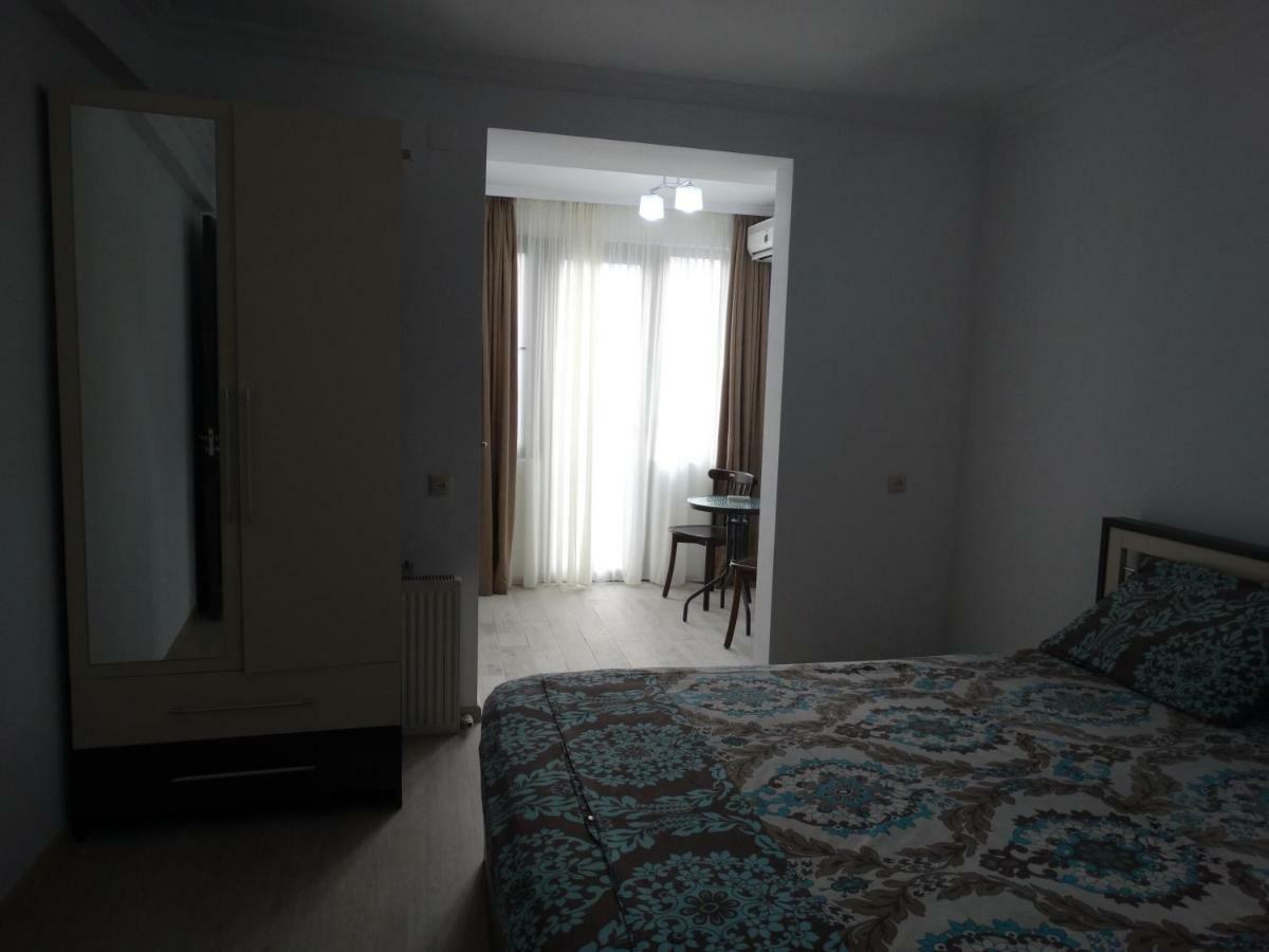 Gulnasi'S Guesthouse Батумі Екстер'єр фото