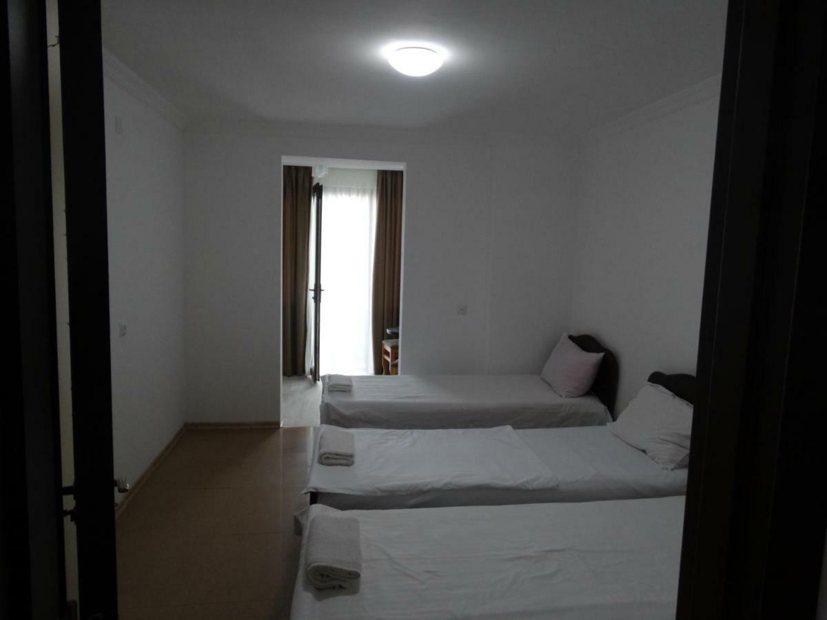 Gulnasi'S Guesthouse Батумі Екстер'єр фото