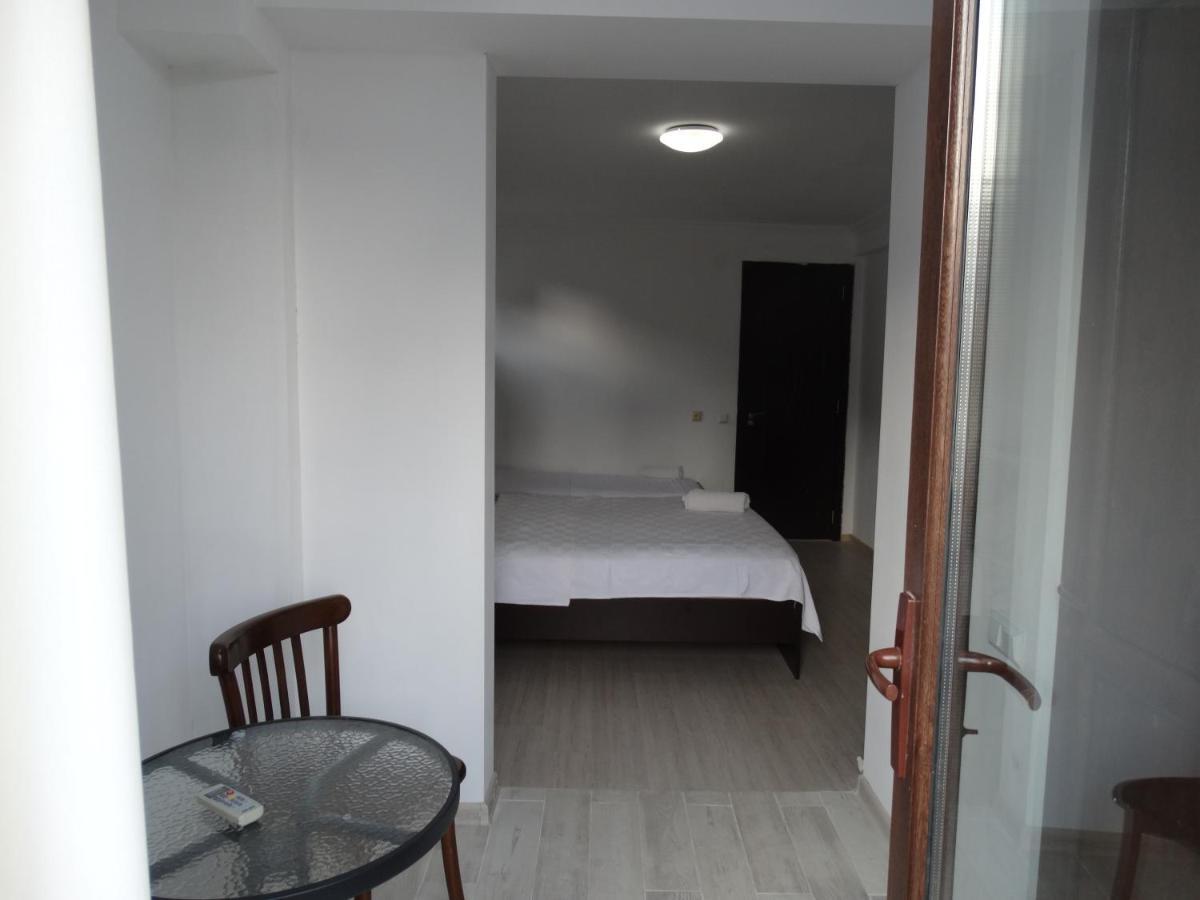 Gulnasi'S Guesthouse Батумі Екстер'єр фото